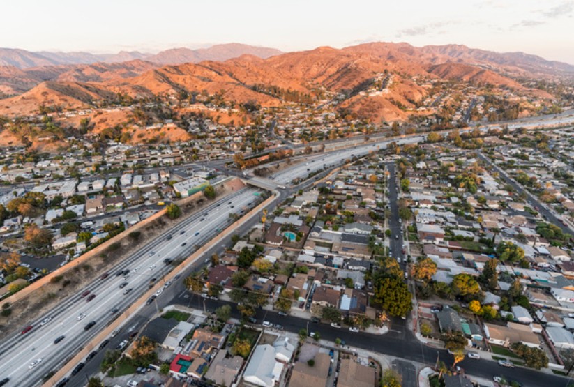 Urban vs. Suburban: Finding the Right Fit for Your Career Stage